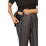 Zyenika Zip Close Up